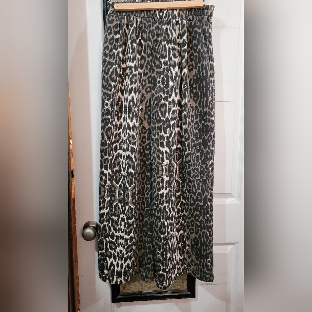 DAVI & DANI Leopard Print Wide Leg Pants in Black and Cream